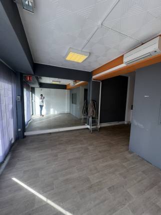 Agence commerciale avant travaux à Fréjus