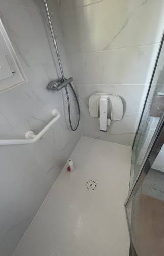 Salle de bain PMR rénovée à Lège-Cap-Ferret (33950)