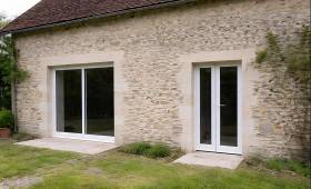 ouverture dans un mur en pierre et  pose de menuiseries à Touques