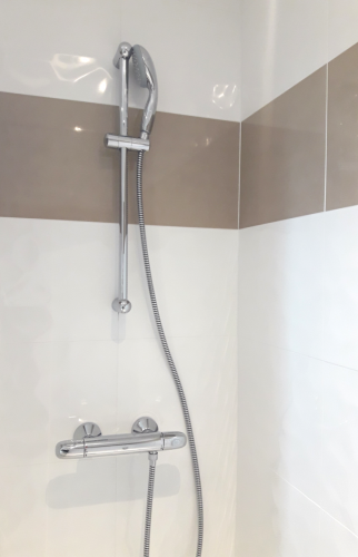 Grande douche, faïence déco