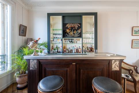 Bar contemporain dans Paris