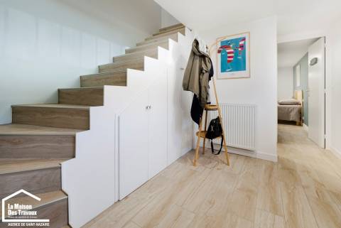 Escalier sur mesure - rangement sous escalier