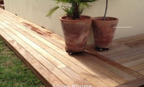 Construction d'une Terrasse en Bois Exotique à Sainte-Maxime : Technique de Pose sur Plots