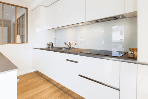 Rénovation de cuisine ouverte avec mobilier de cuisine moderne et épuré - Pérols 34470