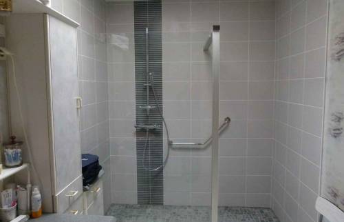 Apres douche à l italienne sur Alby-sur-chéran