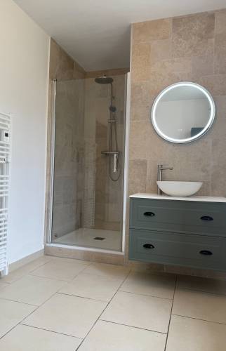 Salle de bains après