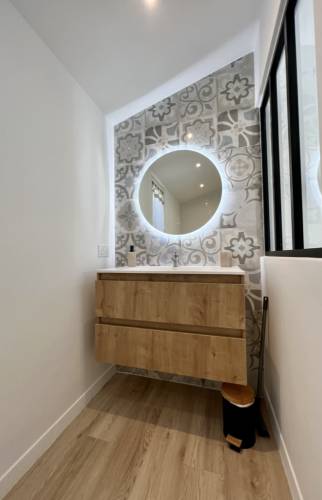 Aménagement de salle de bain dans un ancien garage