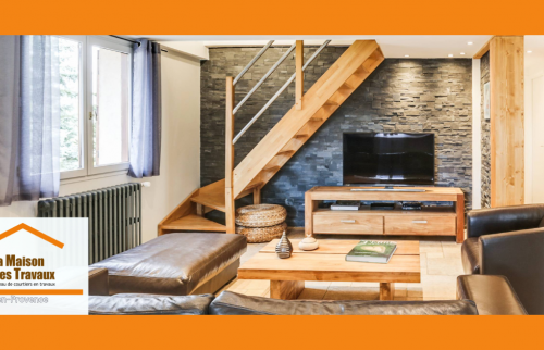 Un salon chaleureux à Aix-en-Provence : jeux de textures et rénovation réussie avec La Maison Des Travaux.