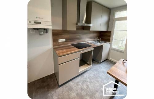 Pose d'une cuisine aménagée 