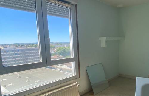 Fenêtre dans la chambre