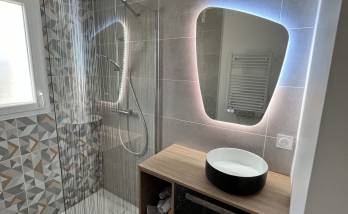 Rénovation de salle de bain avec meuble vasque suspendu - Étoile-sur-Rhône 26800