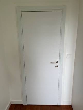 Nouvelle porte intérieure dans un appartement rénové - Nantes 44