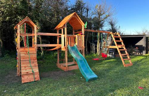 L'aire de jeux en bois près de Deauville