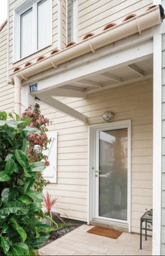 Surélévation d'une maison à Rezé - vue extérieur porche