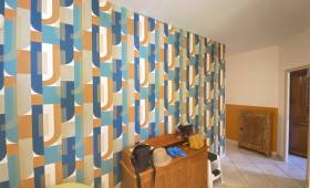 Pose de papier peint coloré (03200)