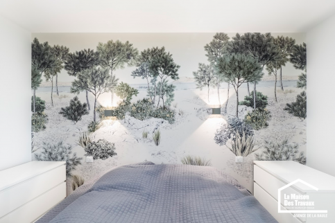 Papier peint panoramique en tête de lit dans la chambre