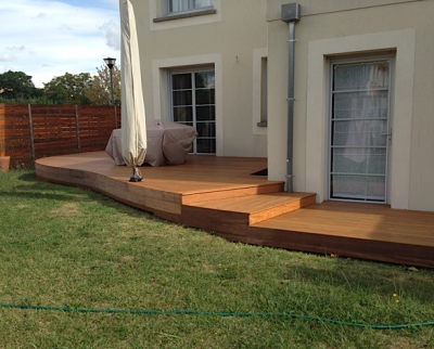 Terrasse bois avec marches