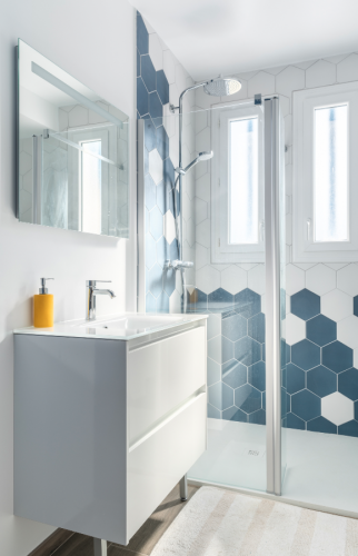 Création d'une surélévation de 70 m² et rénovation intérieure à Saint-Sébastien-sur-Loire - rénovation salle de bain