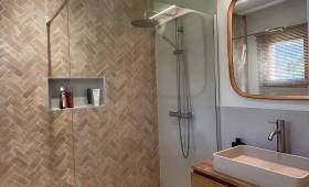 vue d'ensemble de la nouvelle salle de bain