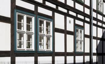 maison en colombage soubassement en briques