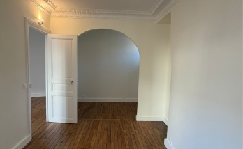 Salon haussmannien après travaux de rénovation totale Paris