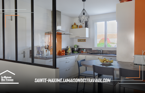 Rafraîchissement de Séjour Élégant aux Issambres