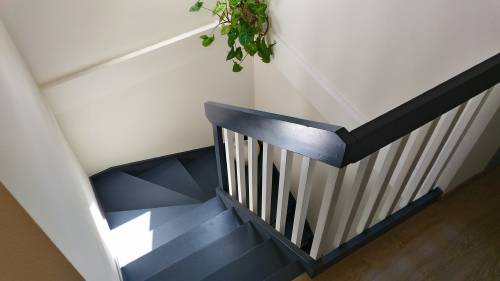 Rénovation de l'escalier et de la cage d'escalier toile à peindre et mise en peinture