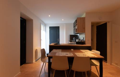 T2 rénové Aix-Les-Bains salon après 2