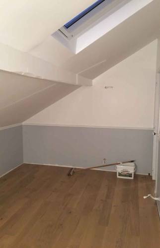 Mise en peinture et pose du sol dans cette chambre d'ami - La Maison des Travaux Paris