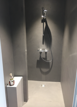 Création d'une douche pour piscine intérieure en Essonne