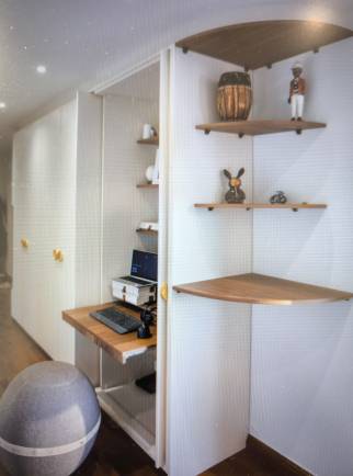 Aménagement sur mesure d’une entrée avec bureau intégré à Thonon-les-Bains