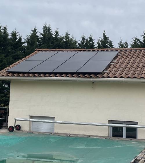 Installation de panneaux photovoltaïques sur une maison - Plats 07300