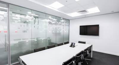 Aménager un bureau sans fenêtre lumineux