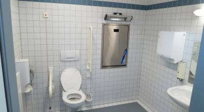 Toilettes de restaurant PMR