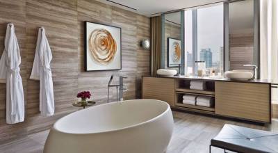 Salle de bain avec baignoire ilot