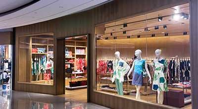 Devanture de boutique de prêt-à-porter