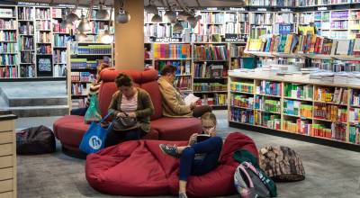 Des espaces confortables pour consulter les ouvrages