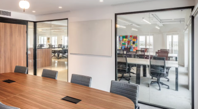 Créer une salle de réunion moderne et fonctionnelle