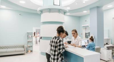 Un design qui organise le parcours patient, réduit l’attente inutile et agit sur le ressenti