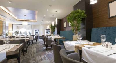 Un carrelage en carreau de ciment dans un restaurant