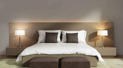 Une chambre d'hôtel tendance respectant les nomes