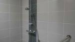 Nouvelle douche avec barre d'appui