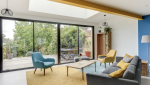 Salon avec baies vitrées - Extension en ossature bois À Vertou (44)