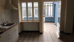 Cuisine avec anciennes menuiseries avant travaux de rénovation - Nantes (44200)