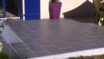 Une nuance de bleu pour harmoniser la terrasse avec les couleurs de la maison à Vertou (44)
