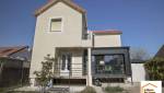Extension sur pilotis vue du jardin (Yerres 91330)