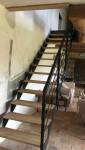 Escalier noir et bois 1/2