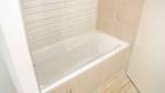 Baignoire neuve et faïence de qualité
