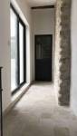 Couloir vers patio et bureau