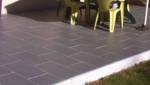 Une nuance de bleu pour harmoniser la terrasse avec les couleurs de la maison à Vertou (44)